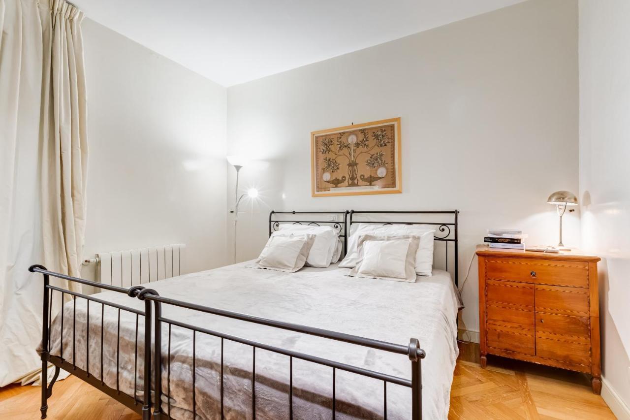 Pantheon Exclusive House Rom